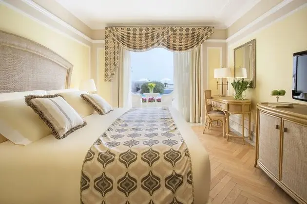 Lanai Room