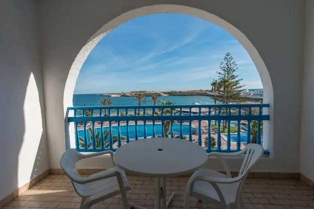 Dört Kişilik Oda, Deniz Manzaralı