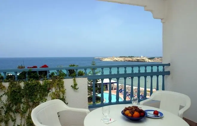 Dört Kişilik Oda, Deniz Manzaralı