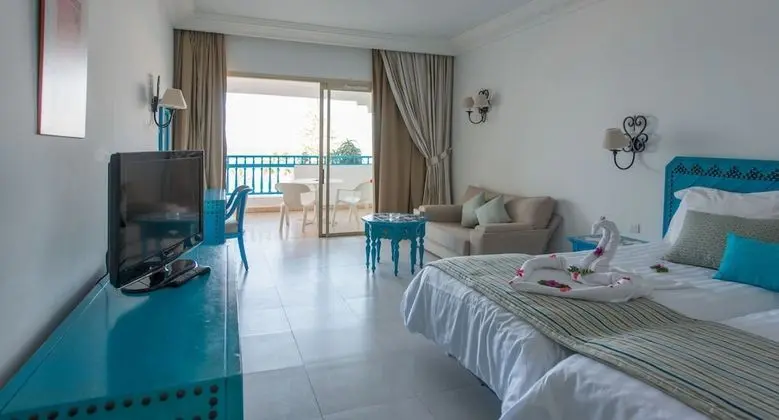 Tek Büyük veya İki Ayrı Yataklı Oda, Deniz Manzaralı
