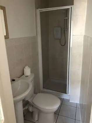Basic Üç Kişilik Oda, Sigara İçilmez, Ortak Banyo