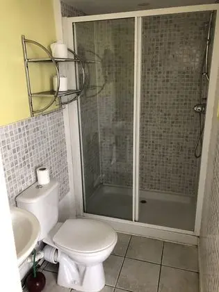Basic Üç Kişilik Oda, Sigara İçilmez, Ortak Banyo