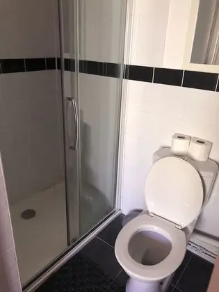 Basic Üç Kişilik Oda, Sigara İçilmez, Ortak Banyo