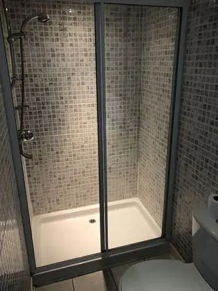 Basic Üç Kişilik Oda, Sigara İçilmez, Ortak Banyo