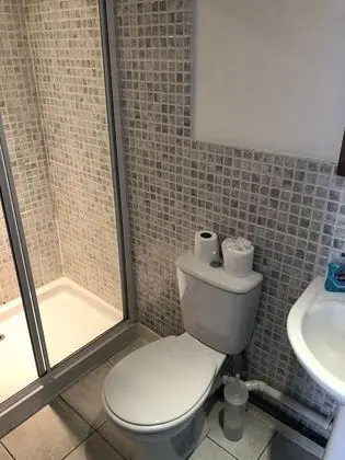 Basic Üç Kişilik Oda, Sigara İçilmez, Ortak Banyo