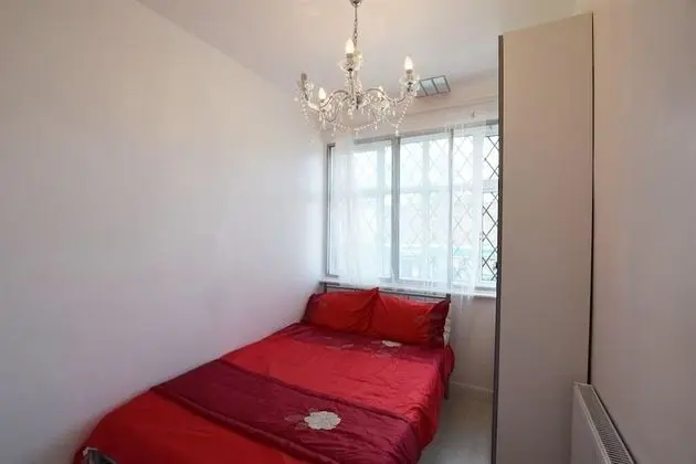 Büyük Yataklı Tek Kişilik Oda