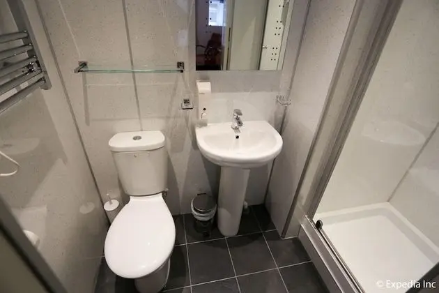 City Tek Büyük Yataklı Oda