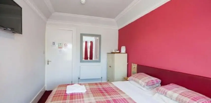 City Tek Büyük Yataklı Oda