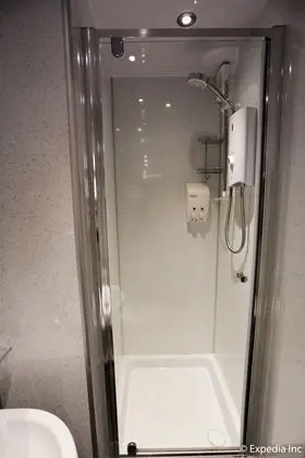 City Tek Büyük Yataklı Oda