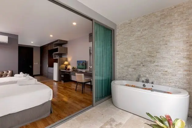 1 Bedroom with Jacuzzi Bathtub