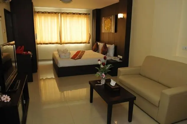 Deluxe Double or  Twin with Breakfast and Airport Transfer