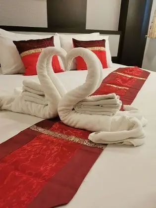Deluxe Double or  Twin with Breakfast and Airport Transfer