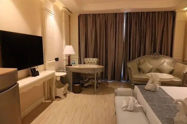 Queen Suite