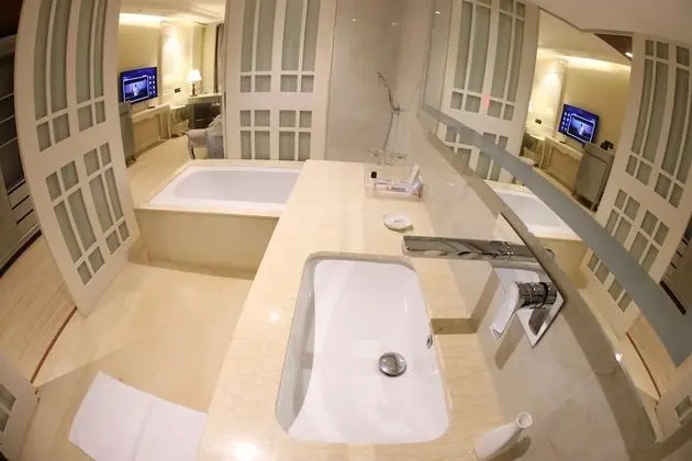 Queen Suite
