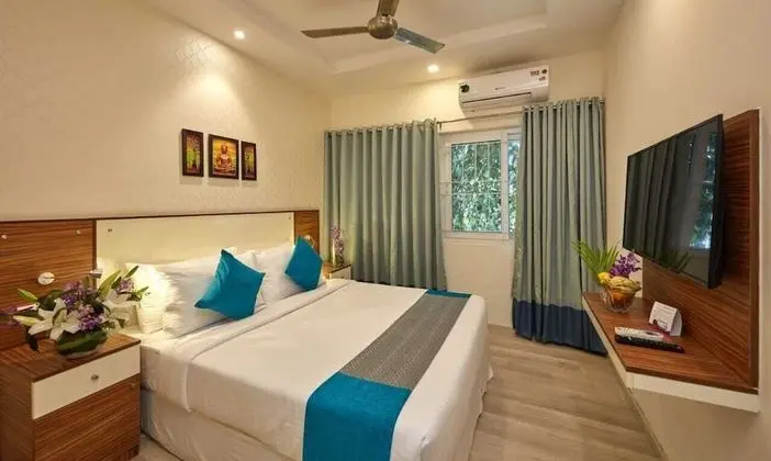 Deluxe Room (King Bed)