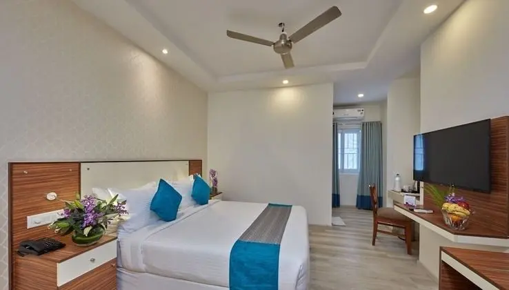 Deluxe Room (King Bed)
