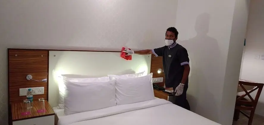 Deluxe Room (King Bed)
