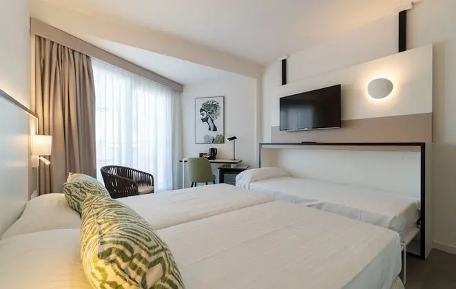 Büyük Yataklı Tek Kişilik Oda, Balkon
