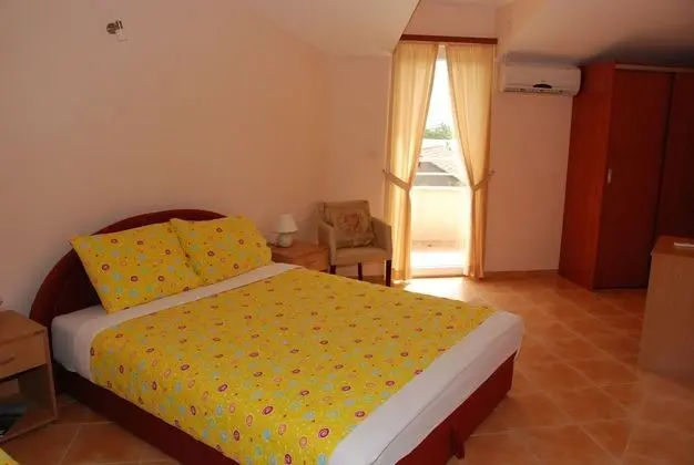 Tek Büyük veya İki Ayrı Yataklı Oda, Balkon, Deniz Manzaralı