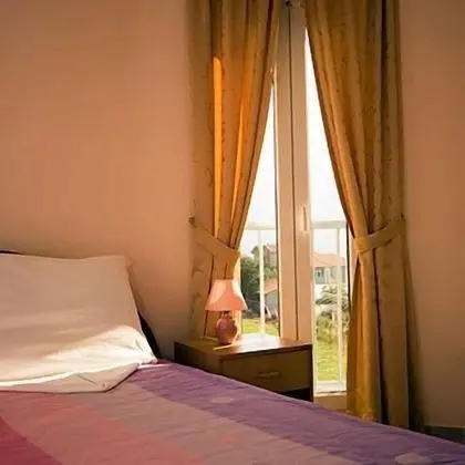 Tek Büyük veya İki Ayrı Yataklı Oda, Balkon, Deniz Manzaralı