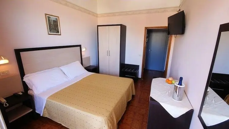 Tek Büyük veya İki Ayrı Yataklı Oda, Balkon