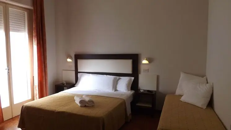 Tek Büyük veya İki Ayrı Yataklı Oda, Balkon