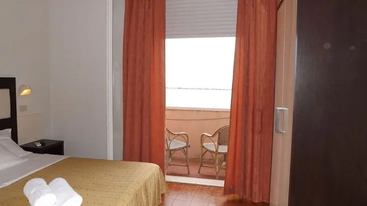 Tek Büyük veya İki Ayrı Yataklı Oda, Balkon