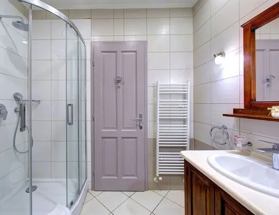 Üç Kişilik Oda