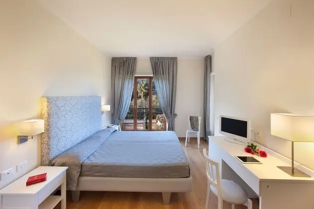 Tek Büyük veya İki Ayrı Yataklı Oda, Bahçe Manzaralı