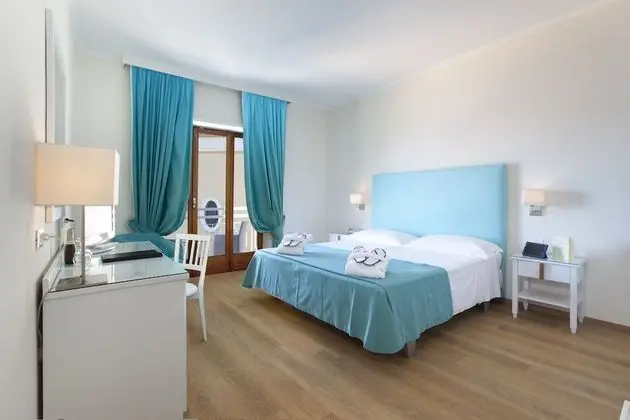 Tek Büyük veya İki Ayrı Yataklı Oda, Balkon, Deniz Manzaralı