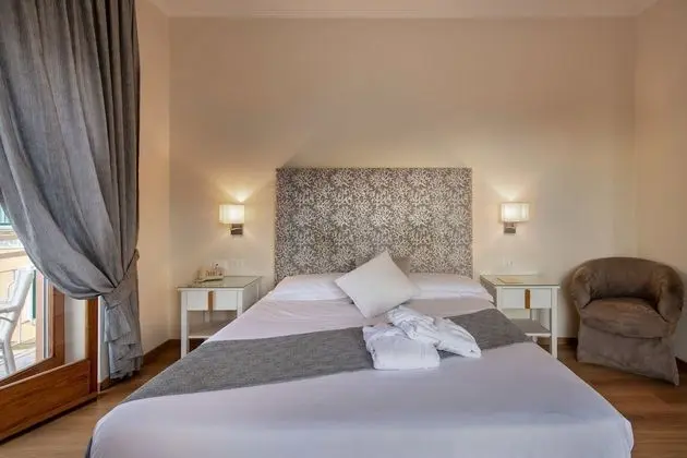 Tek Büyük veya İki Ayrı Yataklı Oda, Balkon, Deniz Manzaralı