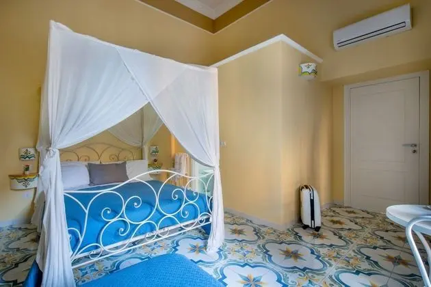 Üç Kişilik Oda, Balkon, Şehir Manzaralı