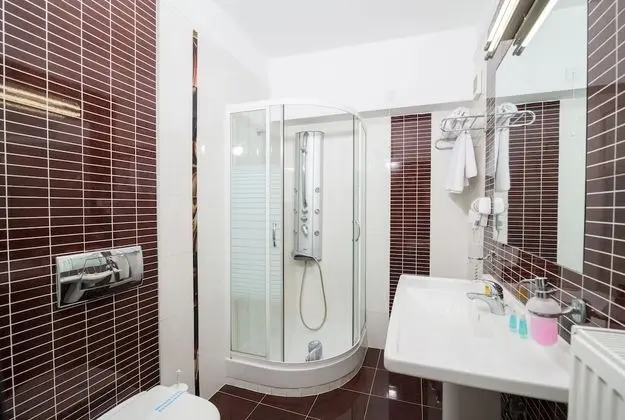 Basic Tek Büyük veya İki Ayrı Yataklı Oda