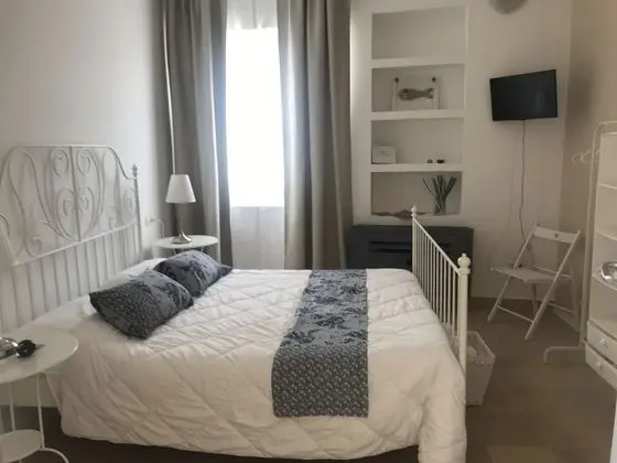 Standard Tek Büyük Yataklı Oda, Kısmi Deniz Manzaralı