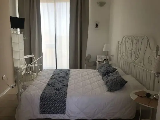 Standard Tek Büyük Yataklı Oda, Kısmi Deniz Manzaralı