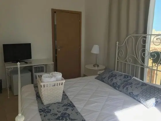 Standard Tek Büyük Yataklı Oda, Kısmi Deniz Manzaralı