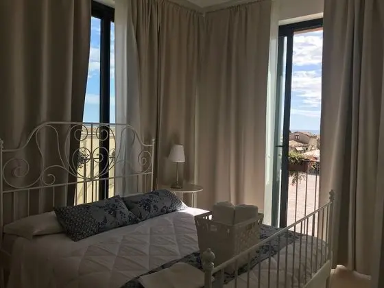 Standard Tek Büyük Yataklı Oda, Kısmi Deniz Manzaralı