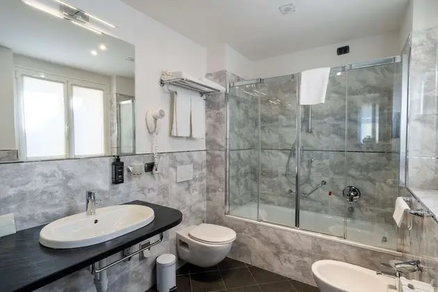 Classic Tek Büyük veya İki Ayrı Yataklı Oda