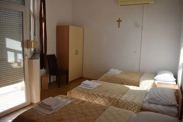 Üç Kişilik Oda