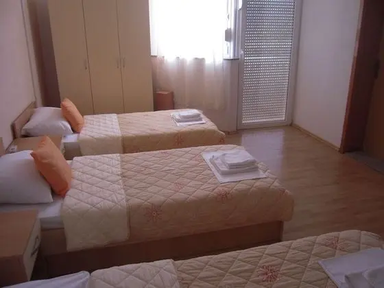Üç Kişilik Oda