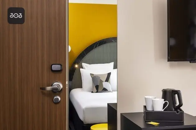 Superior Üç Kişilik Oda (with bed)