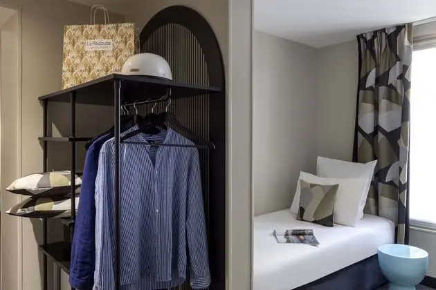 Superior Üç Kişilik Oda (with bed)