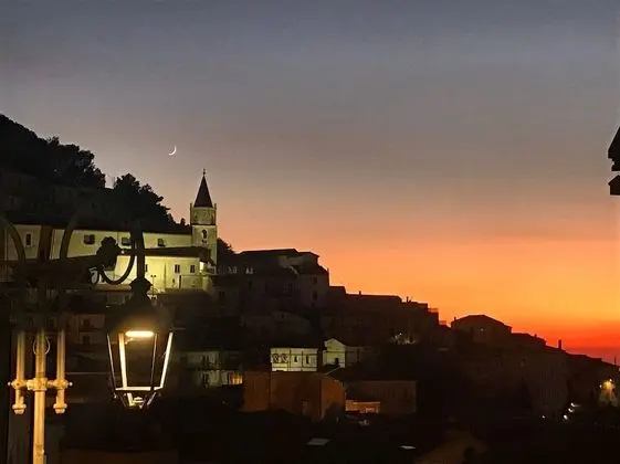 Üç Kişilik Oda, Şehir Manzaralı