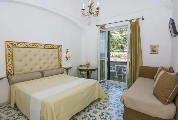 Üç Kişilik Oda, Deniz Manzaralı