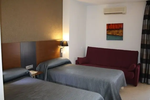 Üç Kişilik Oda