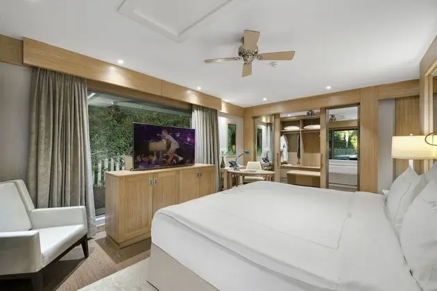 Emerald Villa