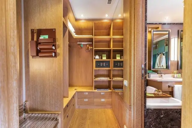 Jade Room