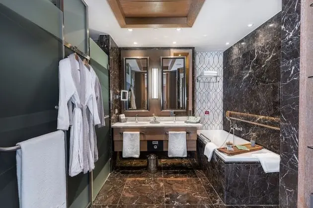 Jade Suite