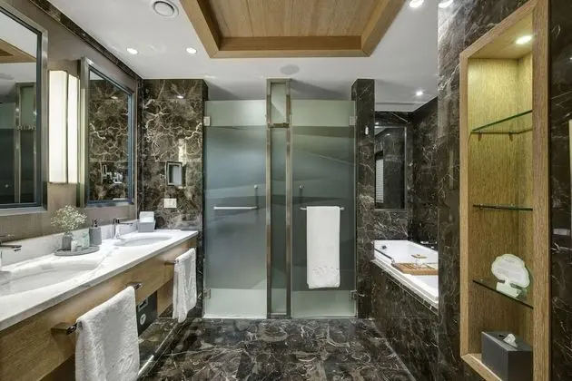 Pearl Pool Room