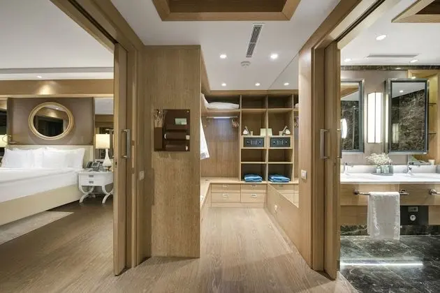 Pearl Pool Suite